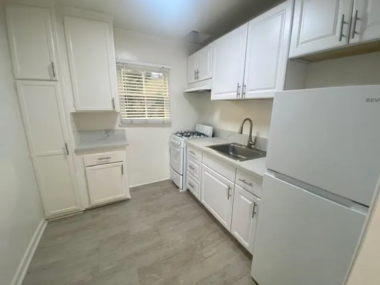 Cherokee Apartments — Photo 37