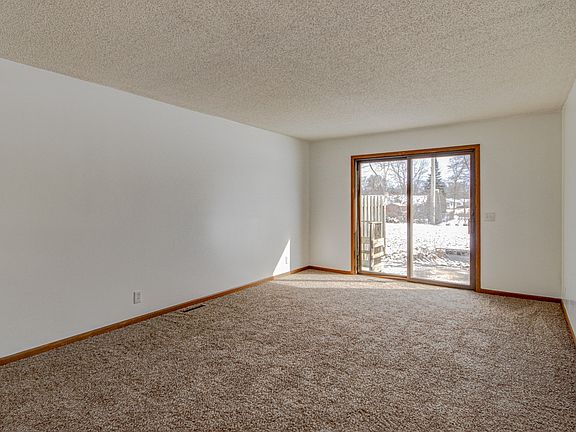 3rd image of 418 Lemke St