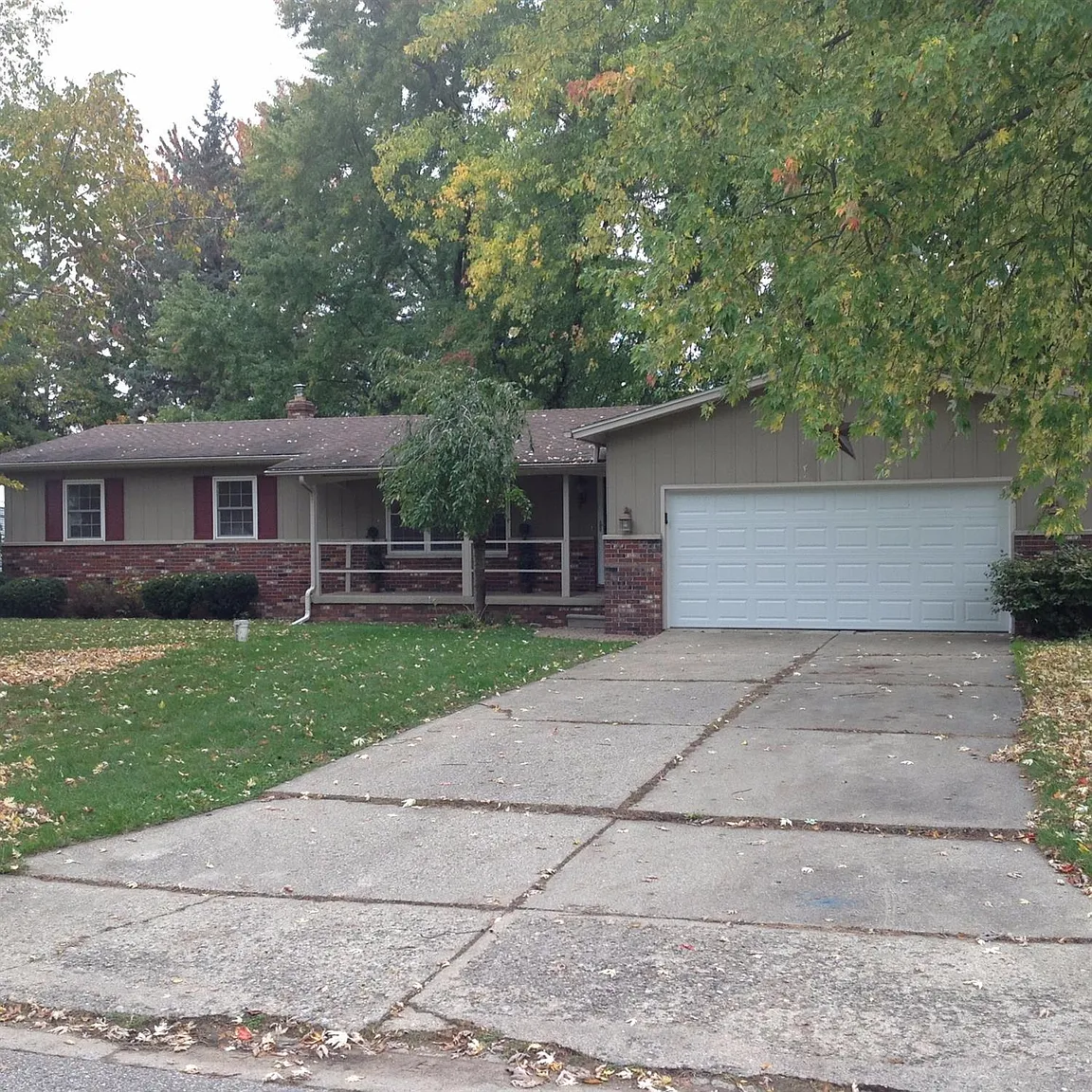 2297 Downpatrick St photo 1