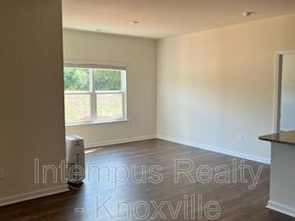 2nd image of 1311 Hampton Place Cir