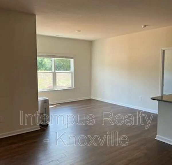 1311 Hampton Place Cir — Photo 2