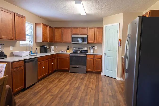 4 bed, 2045 sqft, $5,000 — Photo 4