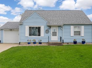 818 15th St SW, Cedar Rapids, IA 52404