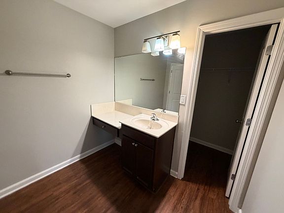 4th image of 6044 Humphreys Dr