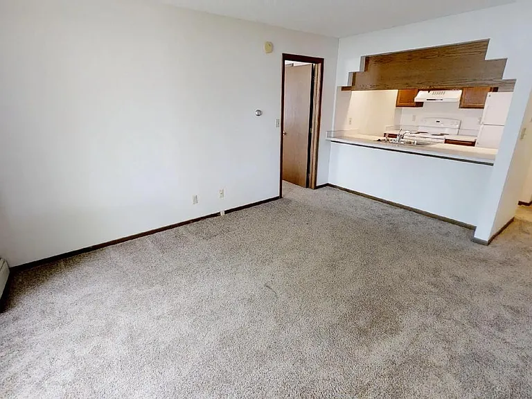 215 Raphael Ave — Photo 4