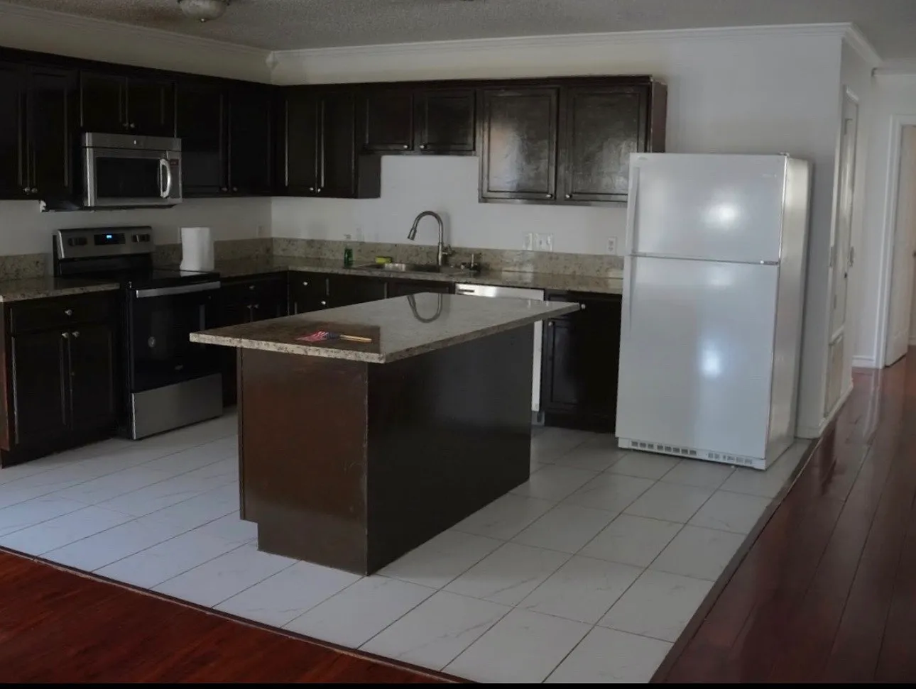 3 bed, 1464 sqft, $2,400 — Photo 3