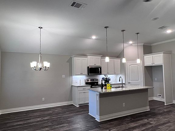 4th image of 802 Tippit Ln