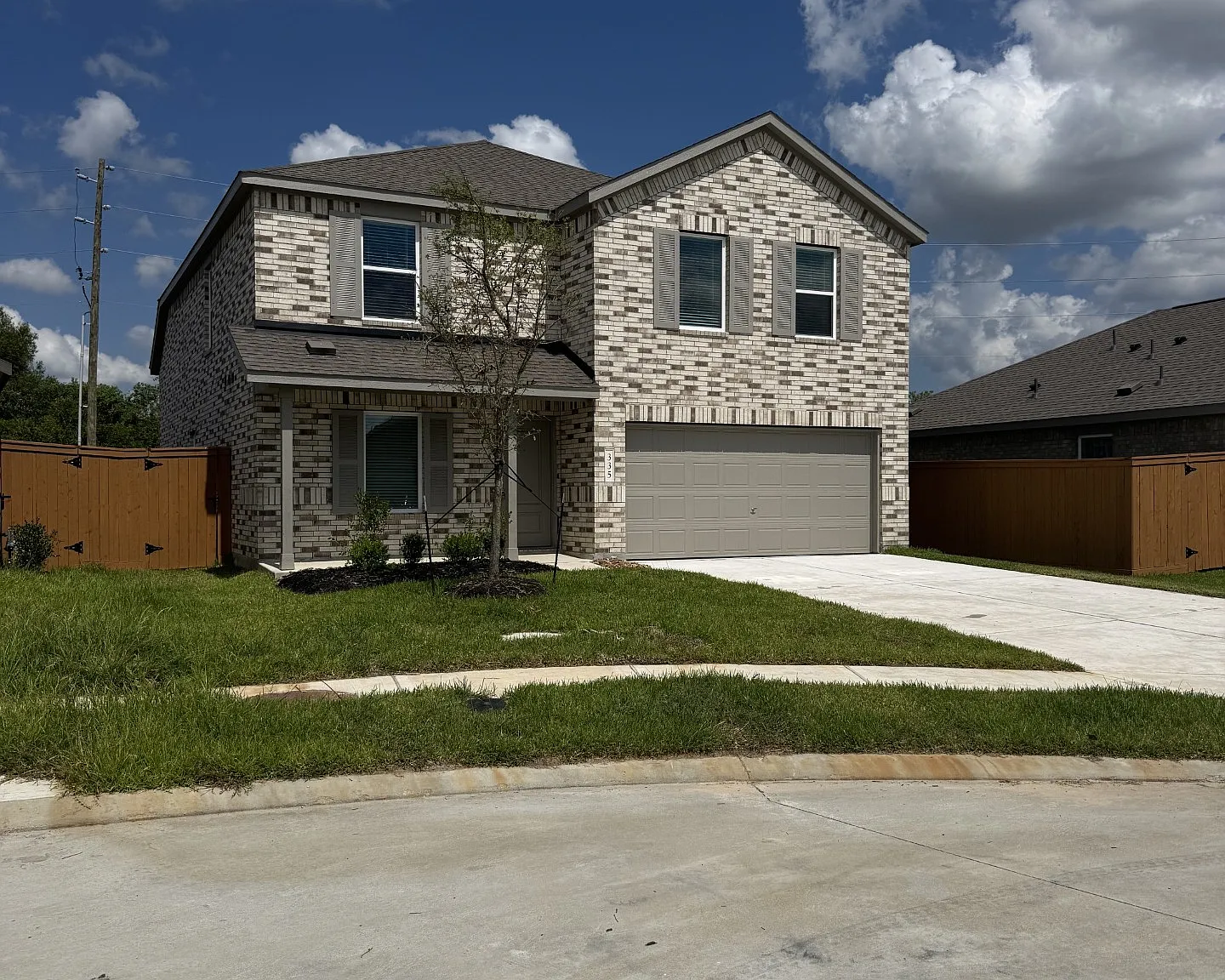 4 bed, 2.5 bath, 2015 sqft, $2,500 — Photo 1