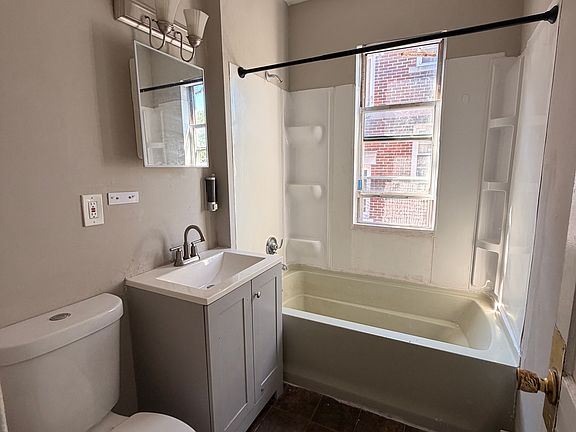5th image of 204 S Marshall St #4