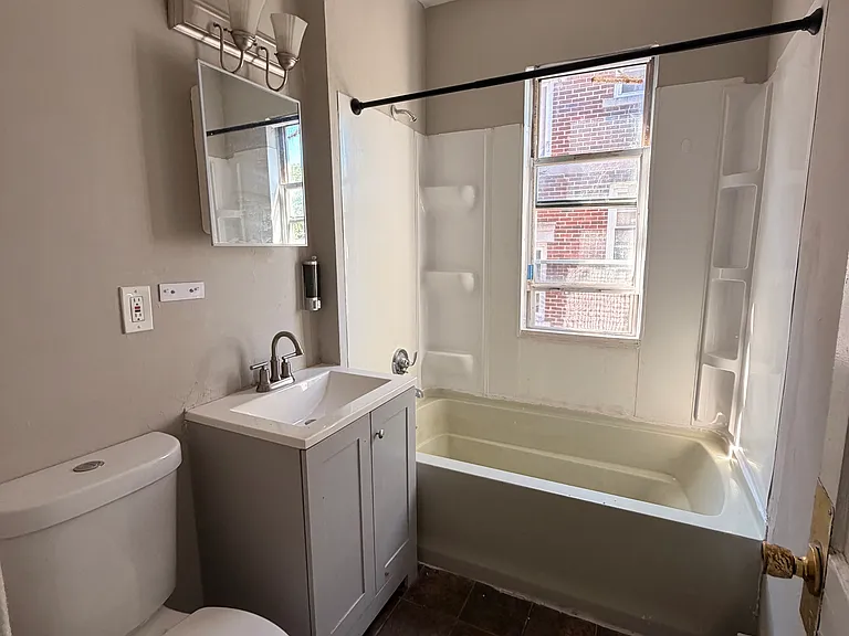 204 S Marshall St #4 — Photo 5