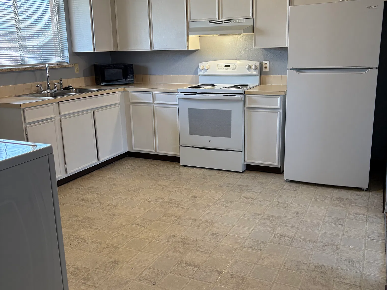 2 bed, 750 sqft, $1,900 — Photo 3