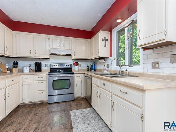 3rd image of 6524 W Essex Ct