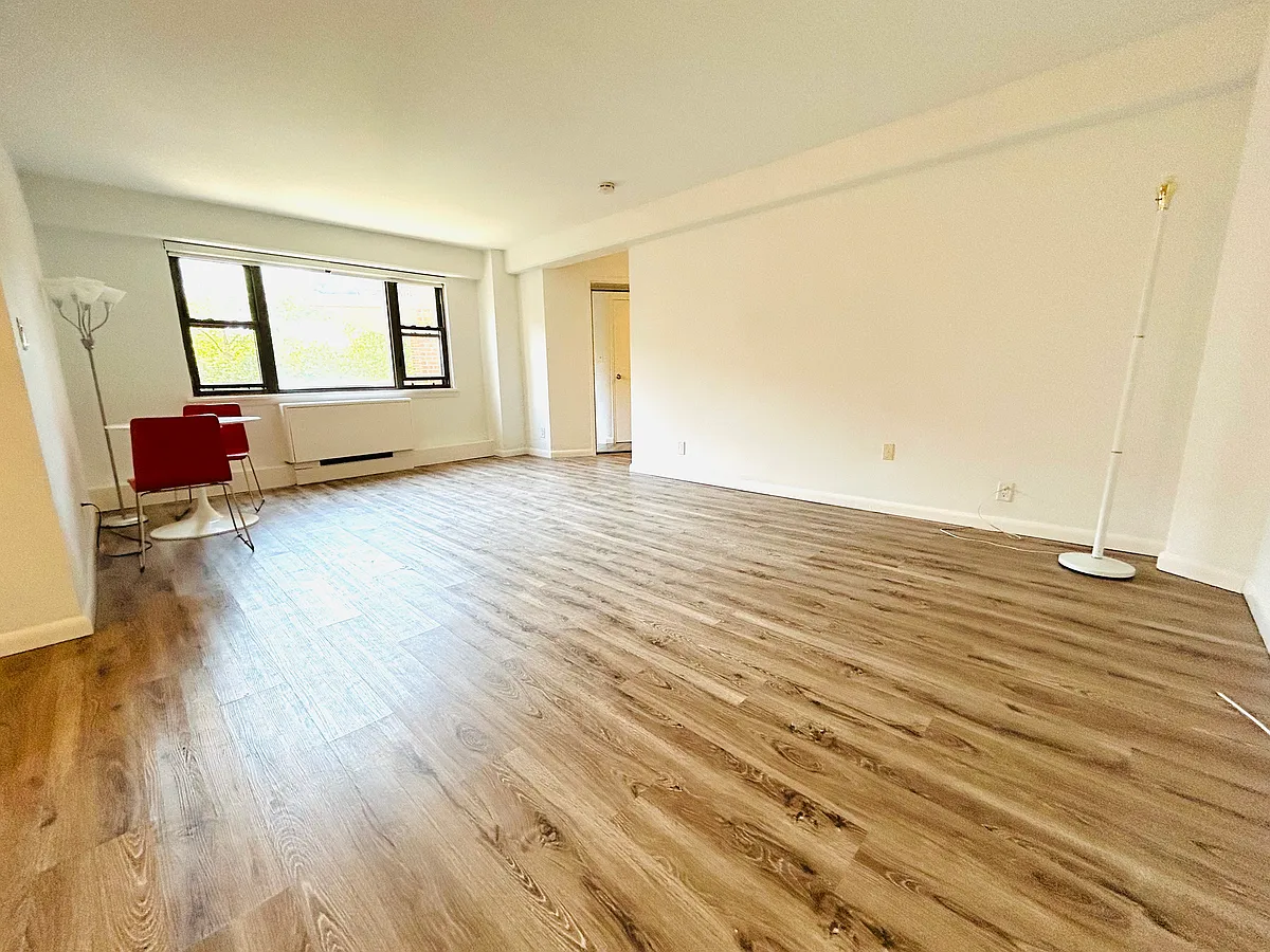 Building Photo - 8800 Boulevard E #4C