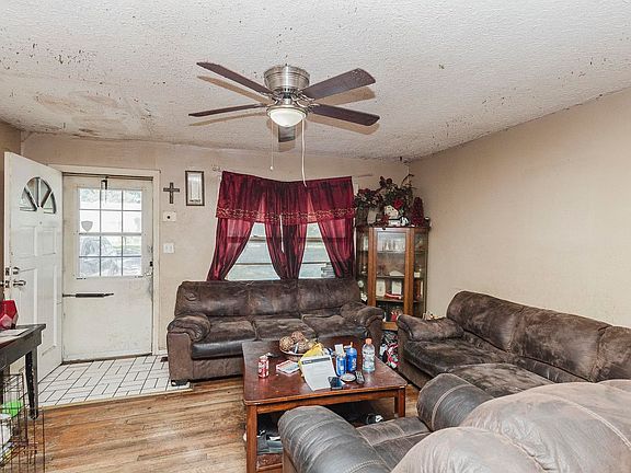 3rd image of 739 S Crestway St