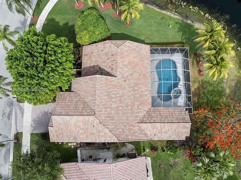 1179 Laguna Springs Dr — Photo 4