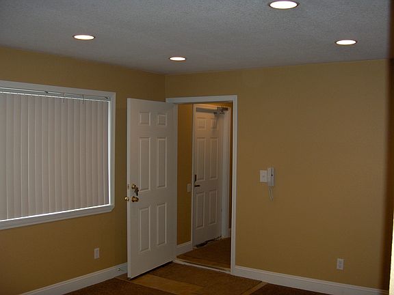 3rd image of 5523 Everett Ave #A