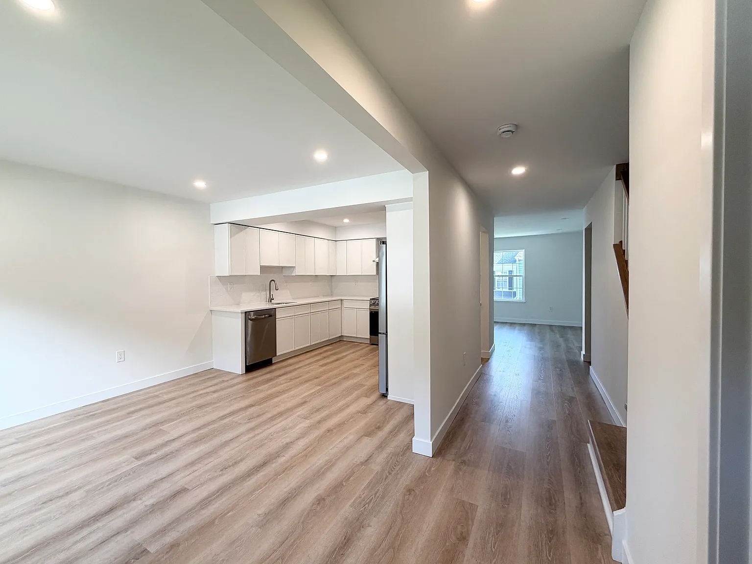 4 bed, 1830 sqft, $2,650 — Photo 2