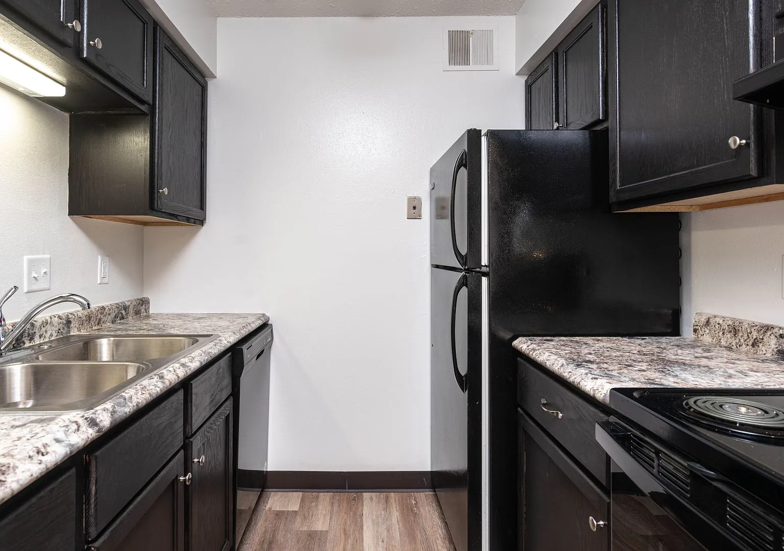 4th Street Manor — Photo 3