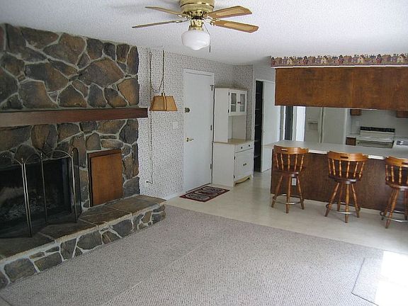 4th image of 5590 S Shore Dr