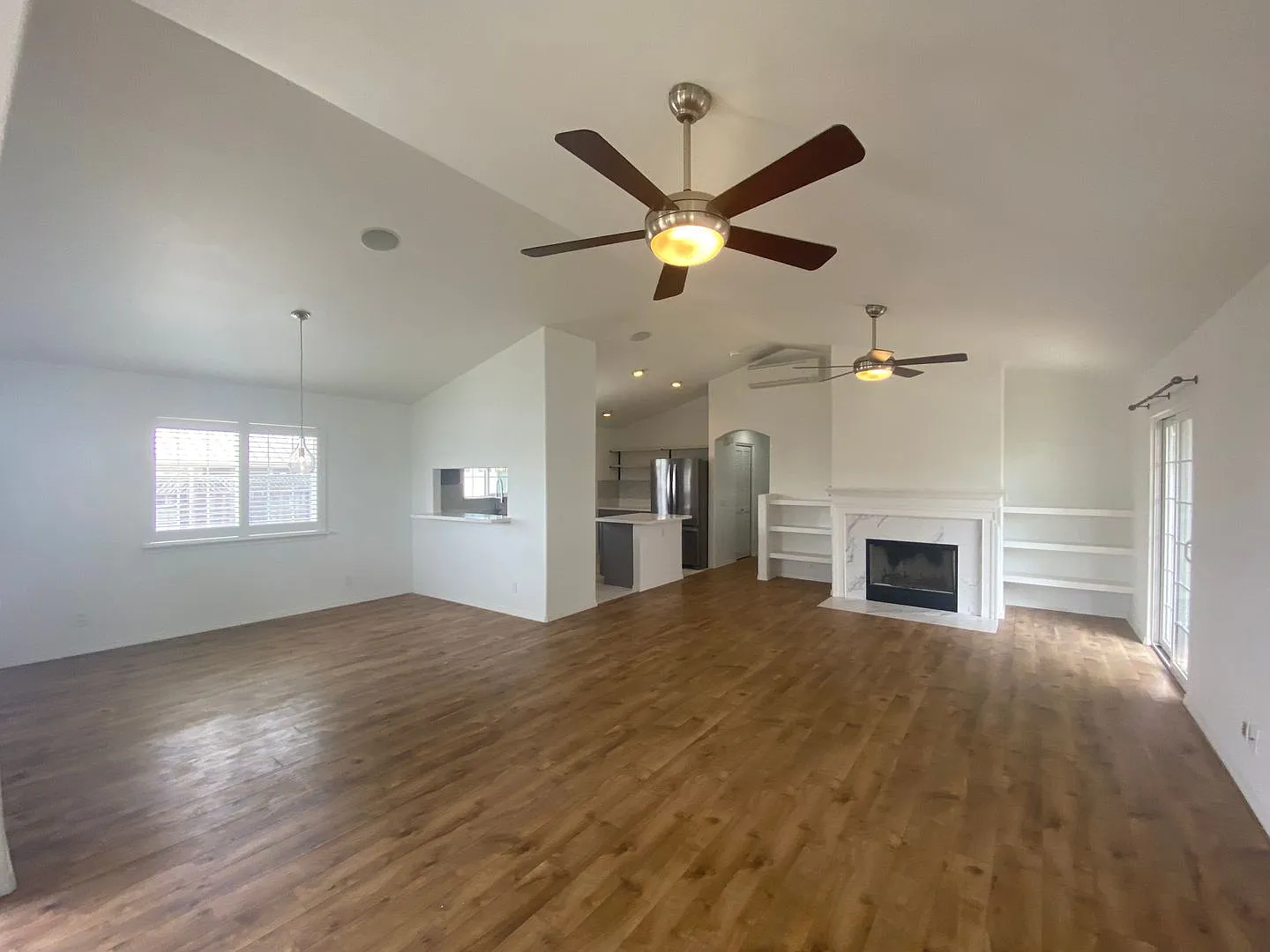 The Heart of Waimea 3BR/2BA with AC, Vaulted Ceilings, and Yard Service! — Photo 2