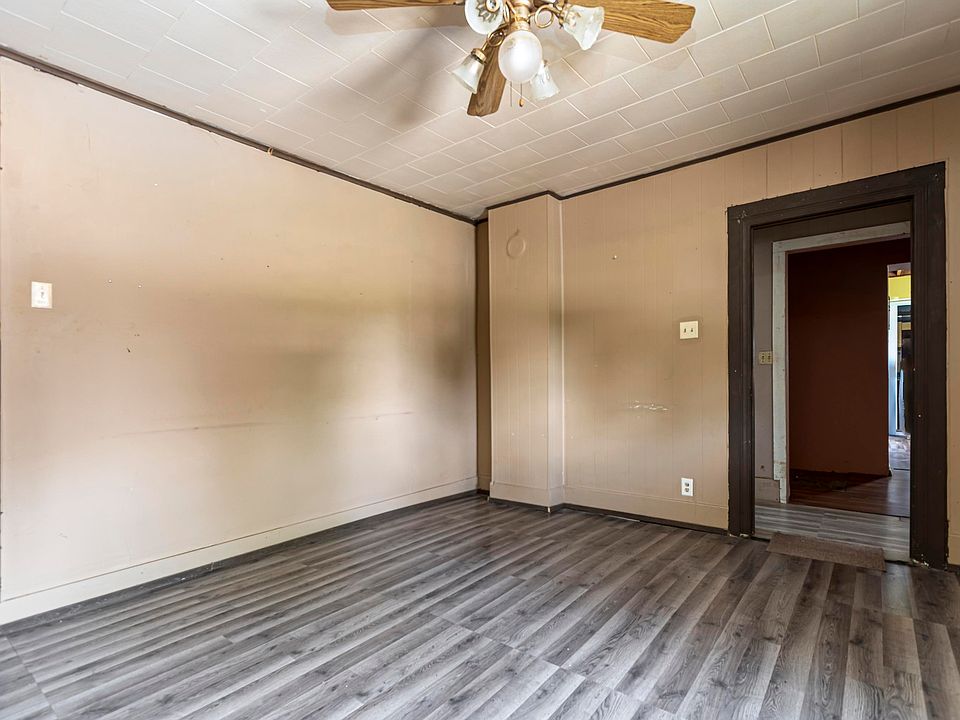 106 S Locust St, Sesser, IL 62884 Zillow