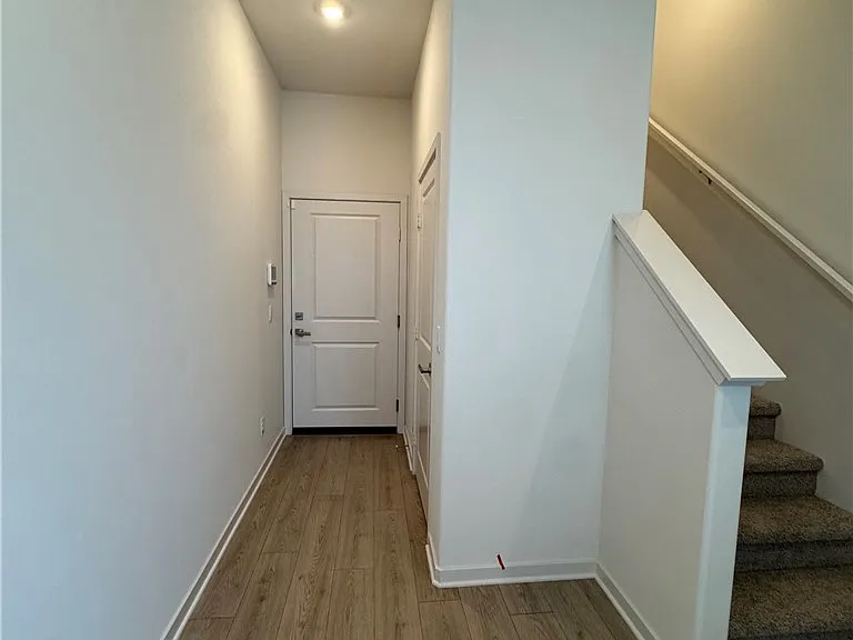 652 E 4th St — Photo 24