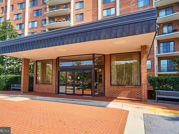 5th image of 3101 New Mexico Ave NW APT 504
