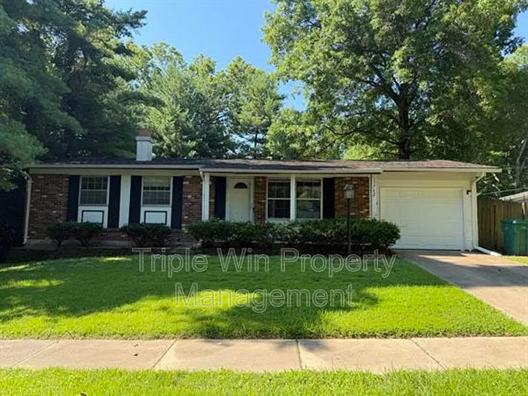 762 Del Marco Dr — Photo 2