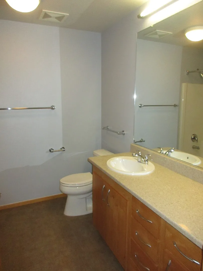 The Lexis - 1 bed/1 bath Pearl District condo w/parking/balcony/some utilities — Photo 4