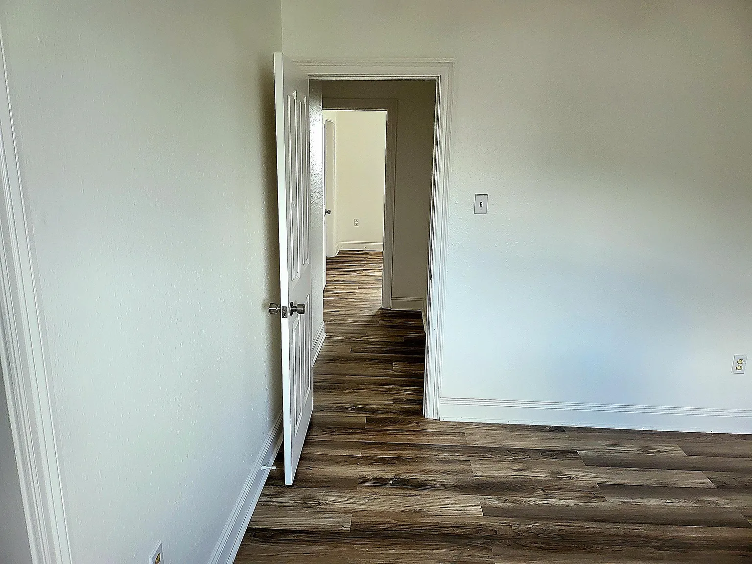 2 bed, 1.5 bath, 1000 sqft, $1,300 — Photo 2
