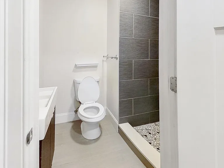 25 Caldwell St #1 — Photo 7