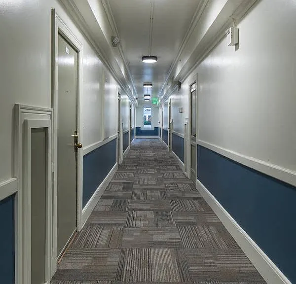 Cambridge Apartments — Photo 15