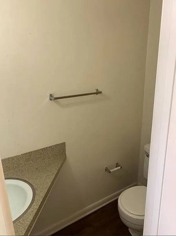 2 bed, 1045 sqft, $995 — Photo 2