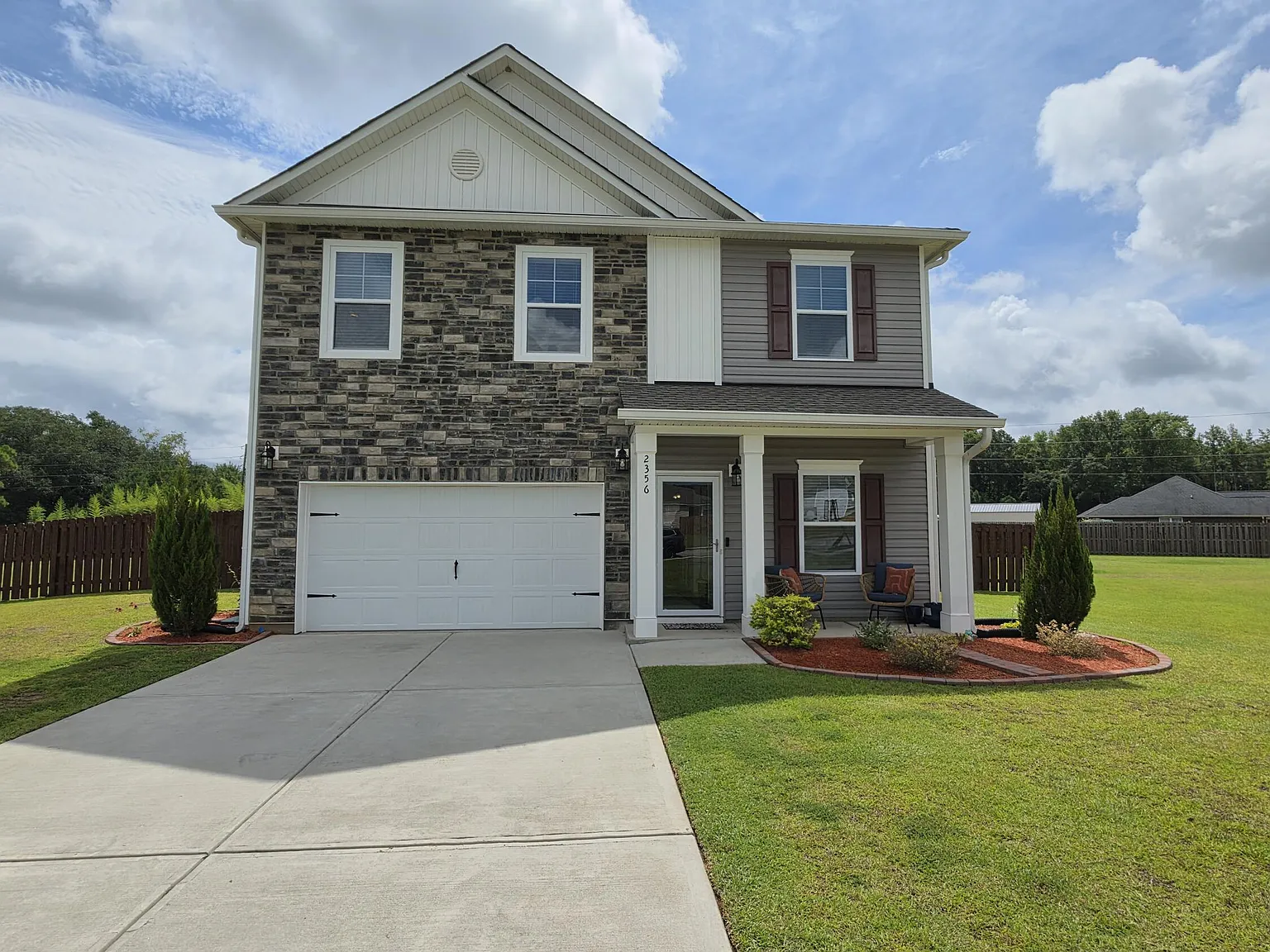 4 bed, 3.0 bath, 2264 sqft, $2,400 — Photo 1