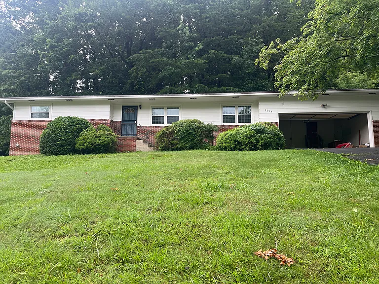 3914 W Fairfax Dr — Photo 2