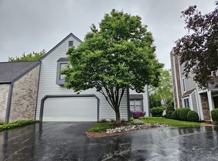 142 Whittington Crse, St Charles, IL 60174