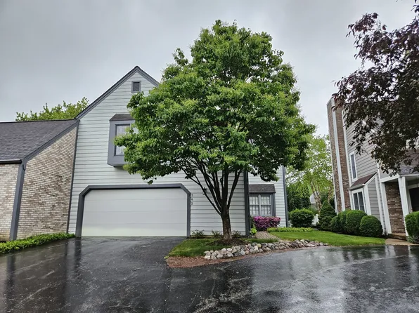 142 Whittington Crse, St Charles, IL 60174