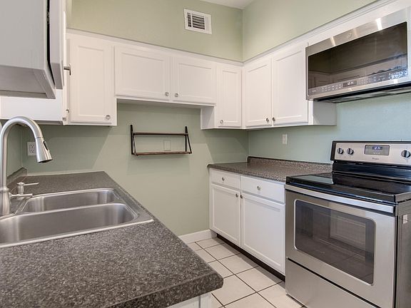 4th image of 2903 E Michigan St