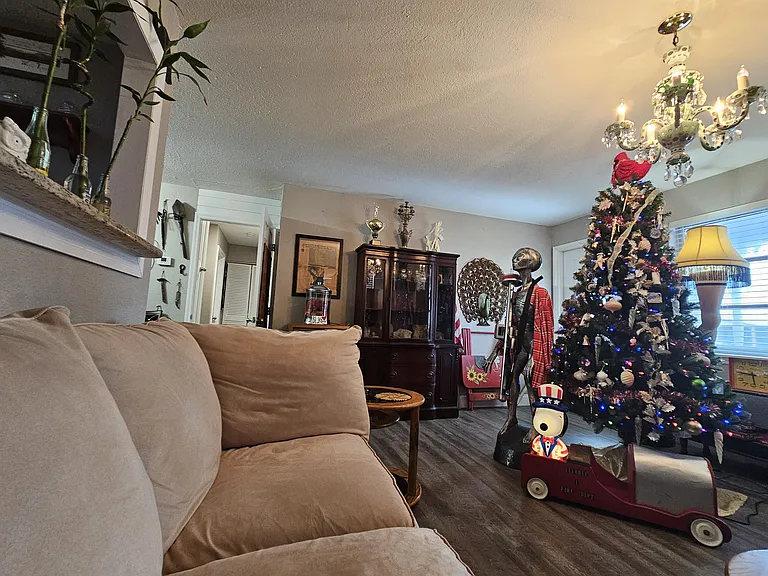 545 Oxford Ave — Photo 19