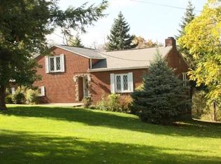 27 Greenhill Dr, Washington, PA 15301