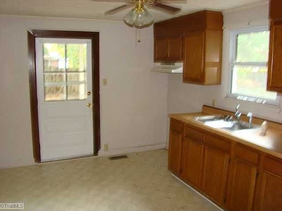 3rd image of 210 Matt Pl