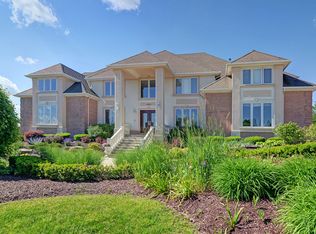 8465 Arrowhead Farm Dr, Burr Ridge, IL 60527