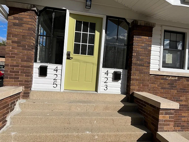 423 Lafayette Ave — Photo 2