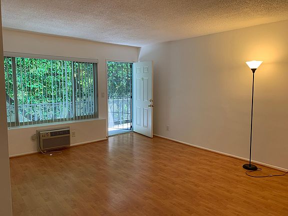 3rd image of 1540 N Formosa Ave APT 9