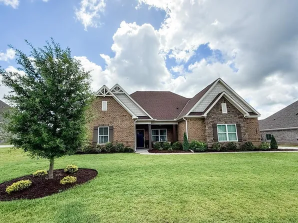 668 Charleston Mills Dr, Midland City, AL 36350