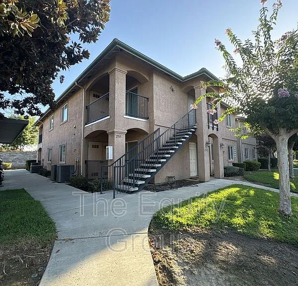 2544 W Lark Ave — Photo 1