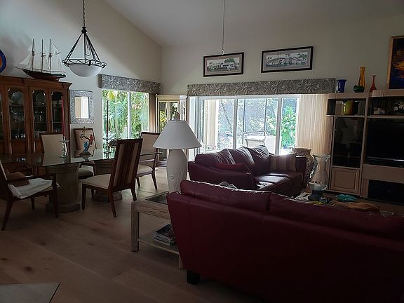 2nd image of 1462 Northgate Dr