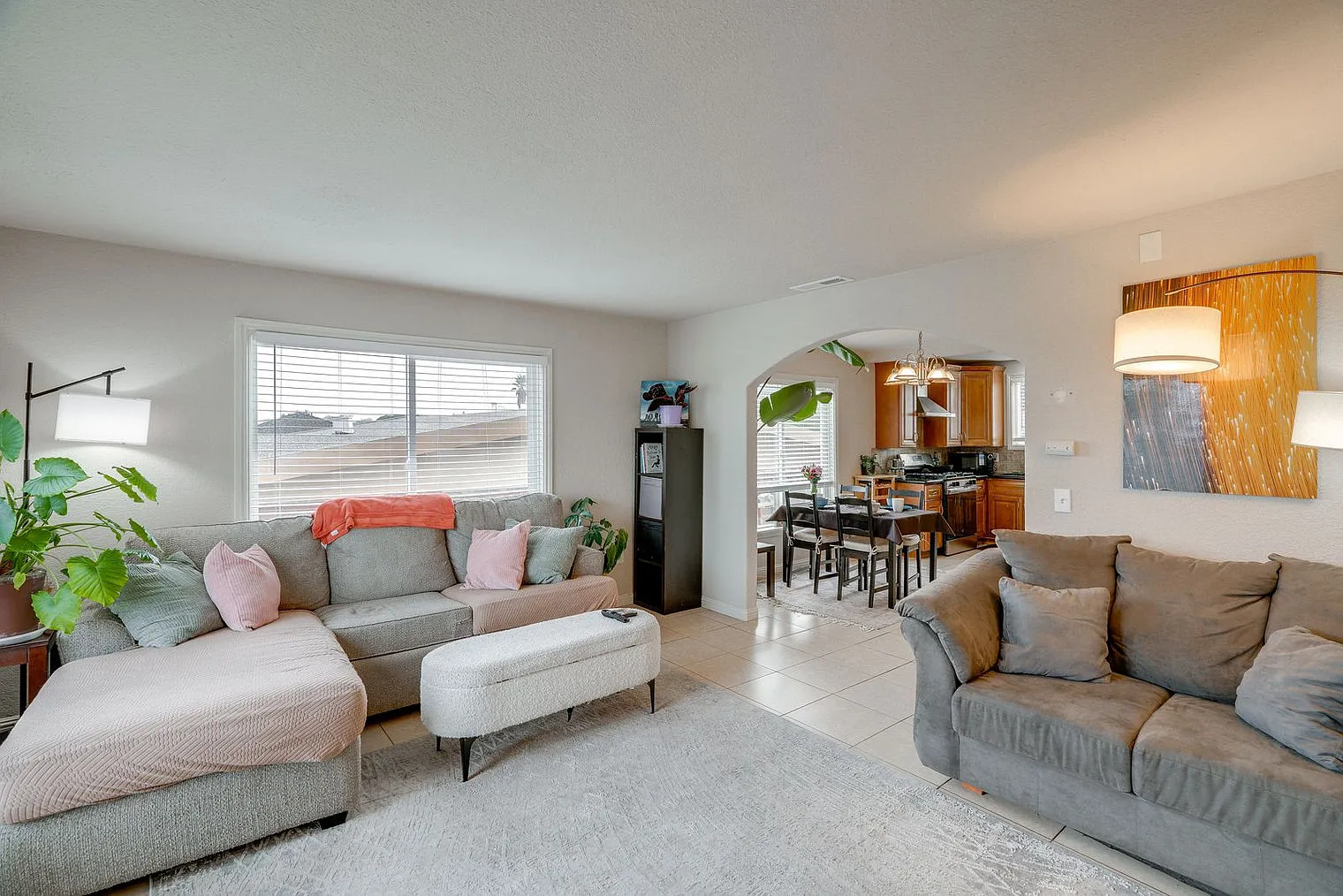 3 bed, 2.0 bath, 1194 sqft, $6,617 — Photo 1