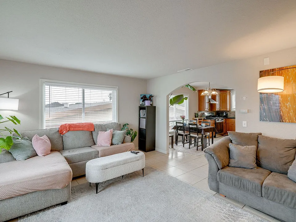 1652 Luxton St #ID1638160P
