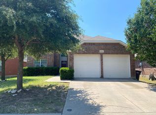 8428 Silverbell Ln, Fort Worth, TX 76140